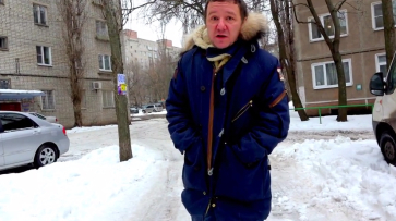 Диджей Михаил Гребенщиков призвал воронежскую мэрию вернуть скамейки во дворы и убрать снег