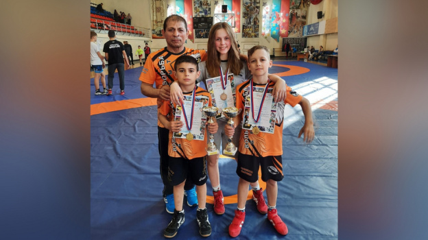 Панинцы выиграли 2 «золота» на межрегиональном турнире по вольной борьбе