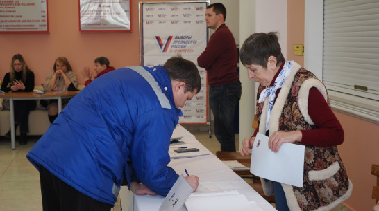 Как воронежцы голосуют на выборах Президента РФ: репортаж с участка