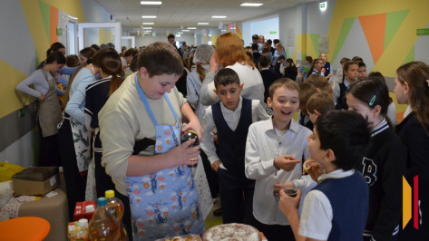 Верхнемамонские лицеисты провели благотворительную ярмарку в помощь бойцам СВО
