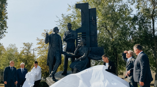 В Нововоронеже открыли памятник «Покорителям атома»