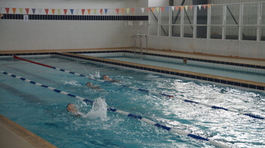 Богучарцы завоевали 12 золотых медалей на межмуниципальных соревнованиях по плаванию