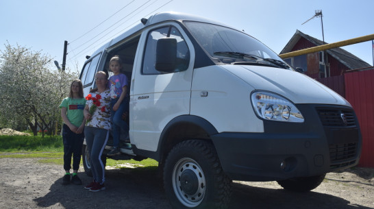 В Кантемировке впервые многодетная семья получила «Газель»