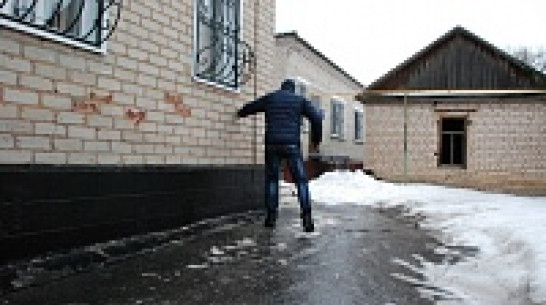 В Кантемировке из-за ночного дождя дороги покрылись ледяной коркой