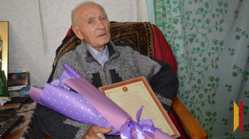 В Павловском районе участник ВОВ Михаил Никитенко отметил 102-летие