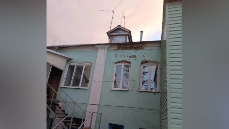Жители Острогожска Воронежской области пожаловались на непригодное состояние двухэтажного дома: возбуждено уголовное дело