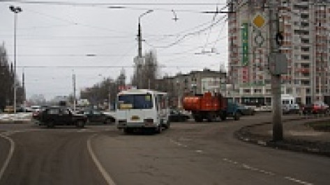 Дорожная среда: Пересечение улиц Ворошилова и Колесниченко