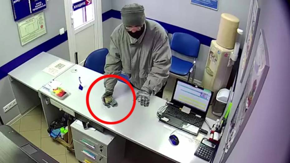 Воронежский 60-летний разбойник вооружился камнем и ограбил салон быстрых займов