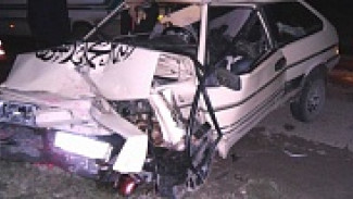 В Панинском районе «восьмерка» врезалась в фуру: погиб 20-летний водитель