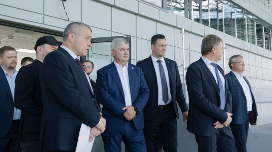 Воронежский губернатор проинспектировал завершающий этап строительства нового стадиона «Факел»