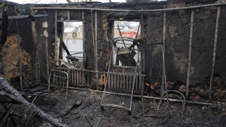 Труп 49-летнего мужчины нашли в сгоревшем доме в воронежском селе