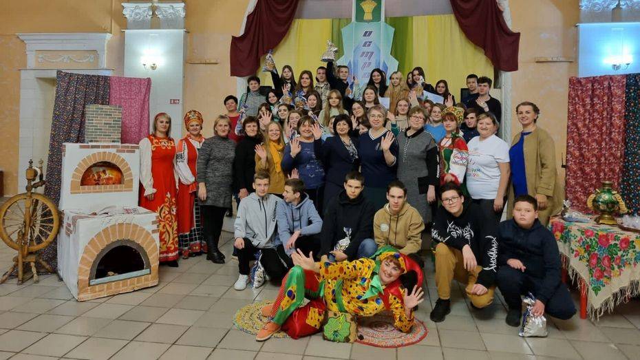 Кантемировцы организовали экскурсию в Острогожск для школьников из ЛНР