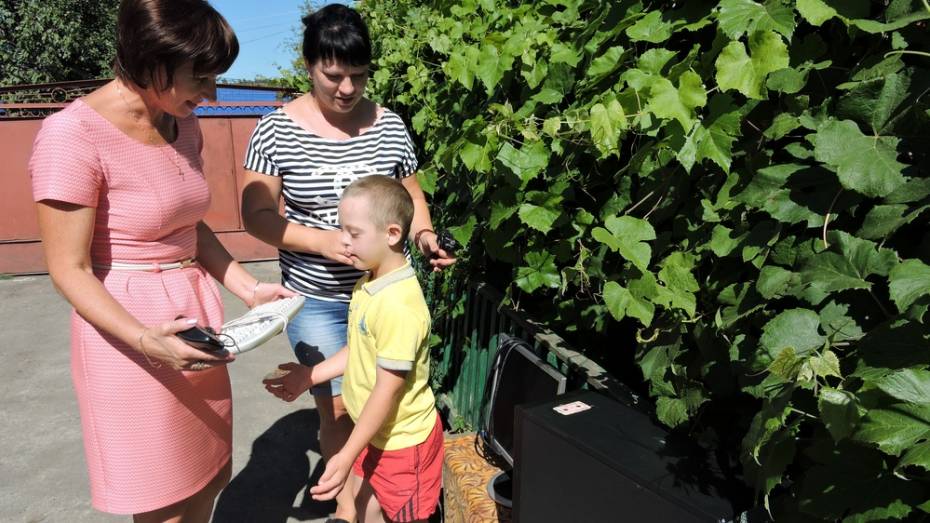 В Кантемировском районе 80 семей получили помощь при подготовке детей к школе