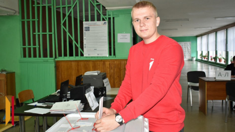 В Борисоглебске председатель молодежного совета впервые проголосовал в своем техникуме