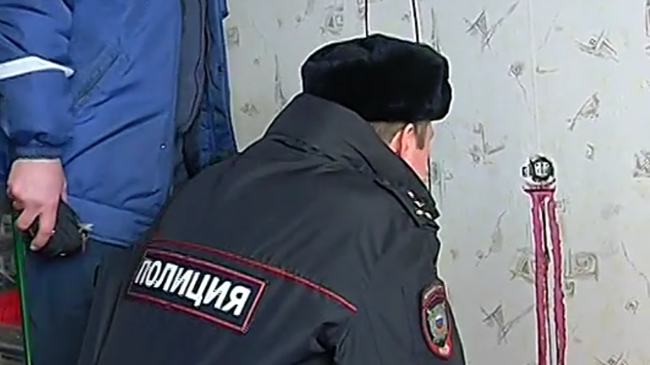 В Воронеже экспертиза признала безопасной вытекшую из розетки красную жидкость
