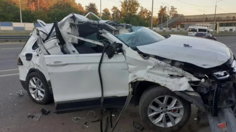 В Воронеже столкнулись Chevrolet и Volkswagen: пострадали 22-летний мужчина и 20-летняя девушка