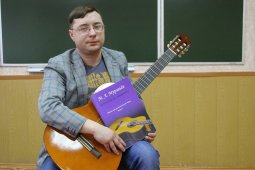 Основной инструмент. Зачем педагог из Воронежской области издает сборники пьес для гитары
