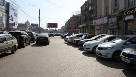 Мэрия Воронежа запланировала открытие первой платной парковки на апрель 2016 года