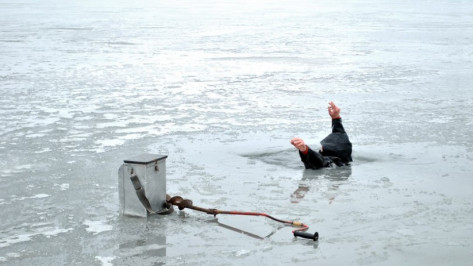 Воронежские спасатели предупредили рыбаков об опасном льде