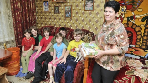 В Воронежской области хотят учредить аналог материнского капитала для усыновителей