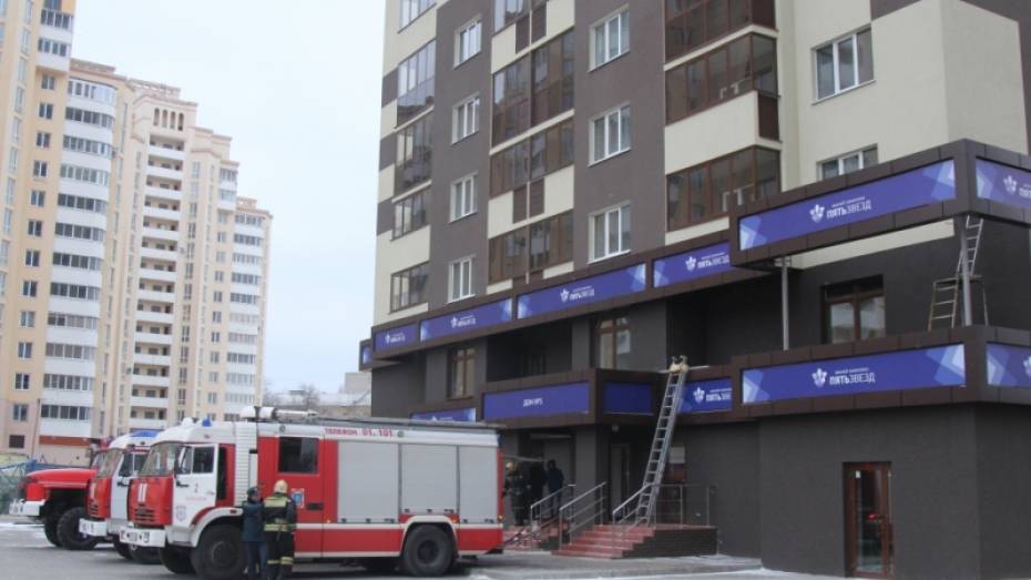 Воронежские спасатели ликвидировали условный пожар в высотном здании