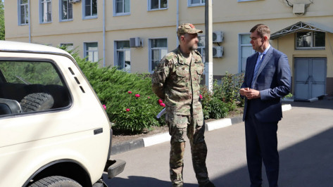 Лискинцы передали участникам спецоперации автомобиль «Нива»