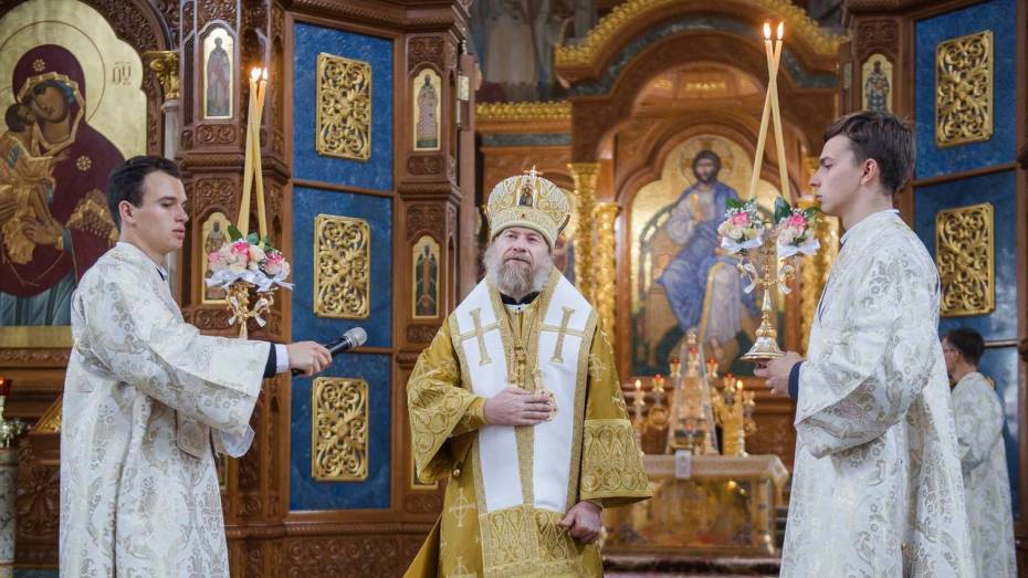 Губернатор Александр Гусев поздравил митрополита Воронежского и Лискинского Леонтия с юбилеем