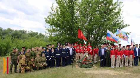 В Верхнемамонском районе на местах сражений ВОВ установили памятные знаки