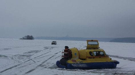 Спасатели рассказали рыбакам, как определить прочность льда