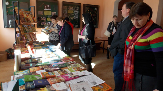 В Верхнемамонском Молодежном центре прошла выставка-ярмарка православной литературы