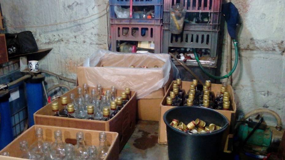 Полиция задержала 6 воронежцев за изготовление поддельного крепкого алкоголя