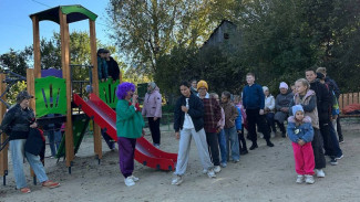 В поселке Панино активисты оборудовали детскую площадку