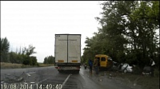 Полиция: в ДТП с маршруткой под Воронежем пострадали три человека (ВИДЕО)