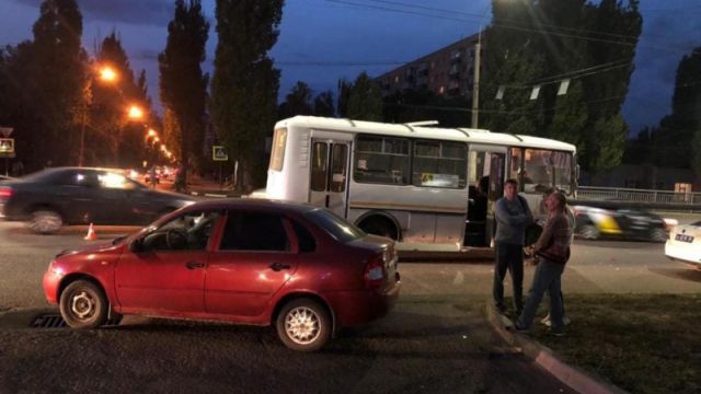 Воронежская пенсионерка пострадала в столкновении маршрутного ПАЗа и «Лады Калины»