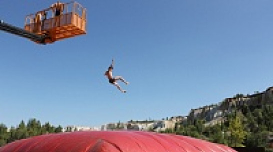 На фестивале El Festo воронежцы протестировали аэроподушку 