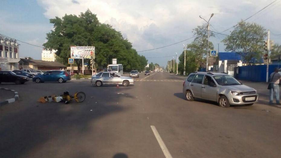 В Павловске «Лада Калина» сбила 78-летнего мотоциклиста