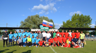 Футболисты из Кантемировки провели товарищеский матч с командой из ЛНР