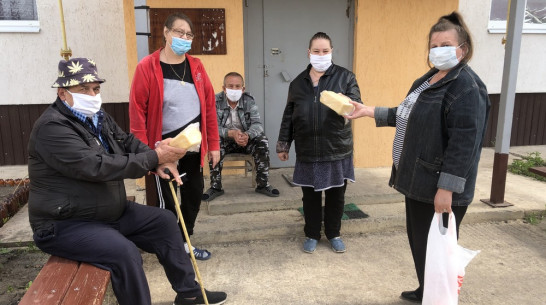 В Новохоперском районе предприниматель в период пандемии оказал помощь 40 пенсионерам 