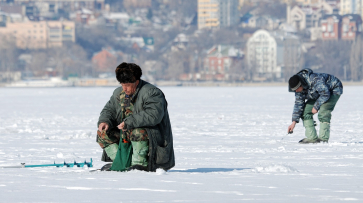 Два рыбака провалились под лед Воронежского водохранилища 20 марта