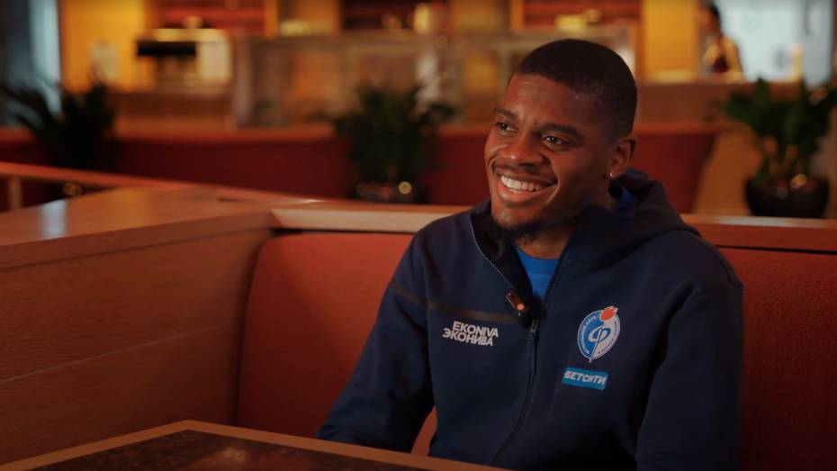 «Оказавшись здесь, я понял, это верный выбор»: Аксель Гнапи рассказал, почему решил стать частью воронежского «Факела»