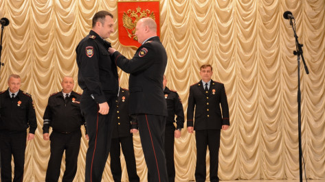 В Острогожске наградили отличившихся полицейских
