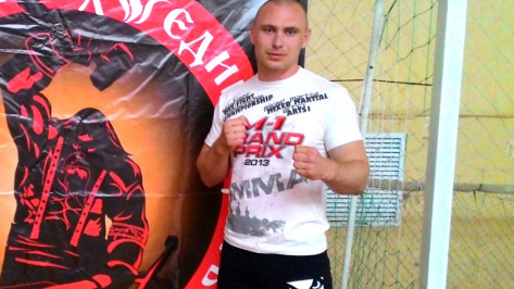 Семилукский боец победил в межрегиональном турнире по смешанным единоборствам