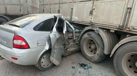 Появилось видео с места страшной аварии с 3 пострадавшими под Воронежем