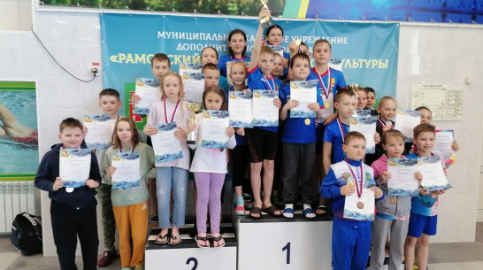 Рамонцы выиграли 8 золотых медалей открытого первенства района по плаванию
