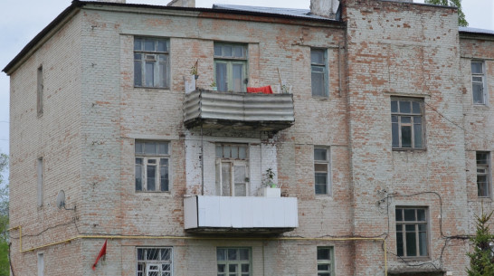 Под Воронежем в аварийном доме вновь обрушилась часть стены