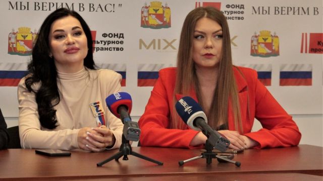 Певицы Оксана Почепа и Евгеника выступили перед ранеными солдатами в воронежской военной части