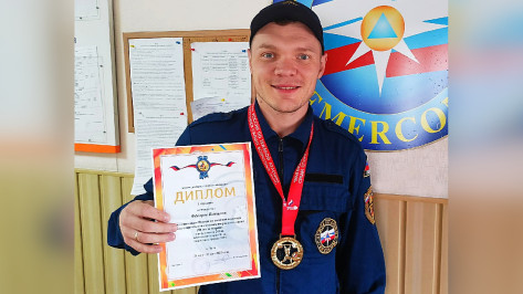 Спасатель из Воронежа завоевал золотую медаль чемпионата России по тяжелой атлетике