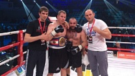 28-летний хохольский боксер-профессионал Андрей Князев защитил свой титул чемпиона России в тяжелом весе