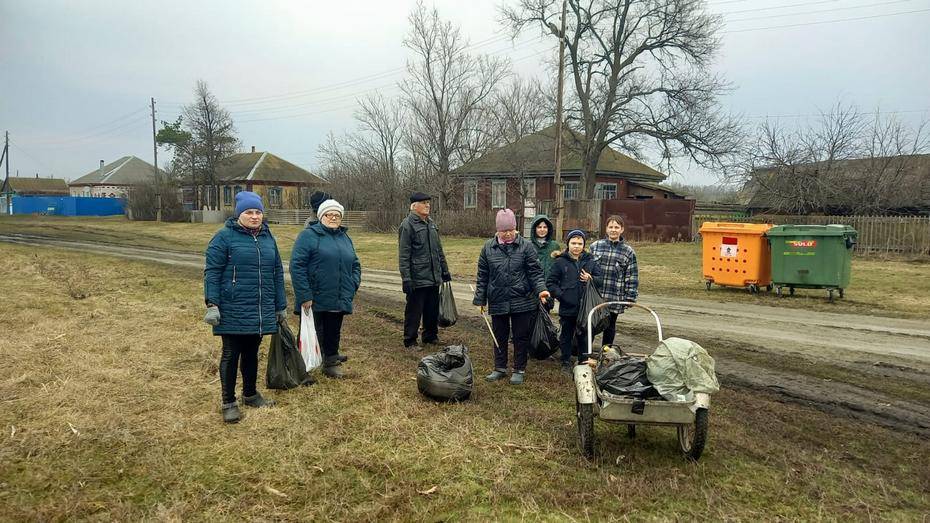 Таловские активисты очистили от мусора 3 км берега реки Сухая Чигла
