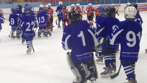Юные воронежские хоккеисты стали вторыми на межрегиональном турнире